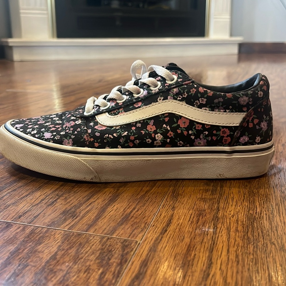 Women’s Black Vans 7.5